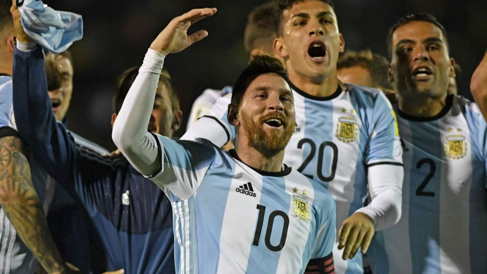 Leo Messi celebra un tanto con Argentina