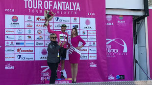 Artem Ovechkin, en el podio del Tour de Antalya.