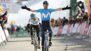 Alejandro Valverde celebrando en La Molina su triunfo de etapa.
