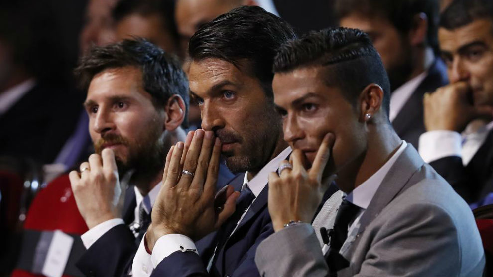 Messi, Buffon y Cristiano durante una gala de la UEFA.