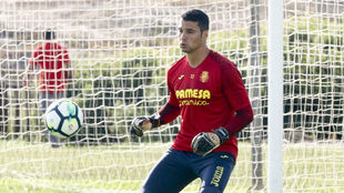 Andrs Fernndez durante un entrenamiento con el Villarreal