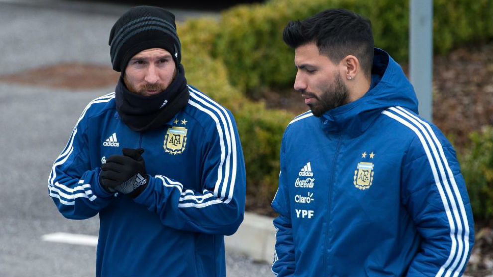 Messi y Agero en la concentracin