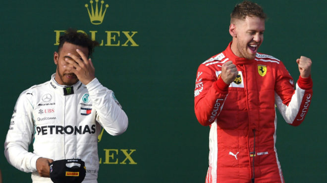 Vettel celebra su triunfo ante Hamilton.