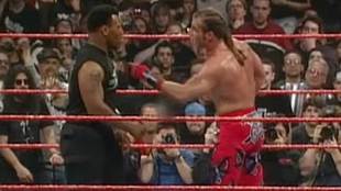 Mike Tyson contra Shawn Michaels en el WrestleMania XIV de 1998