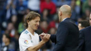 Saludo entre Modric y Zidane.