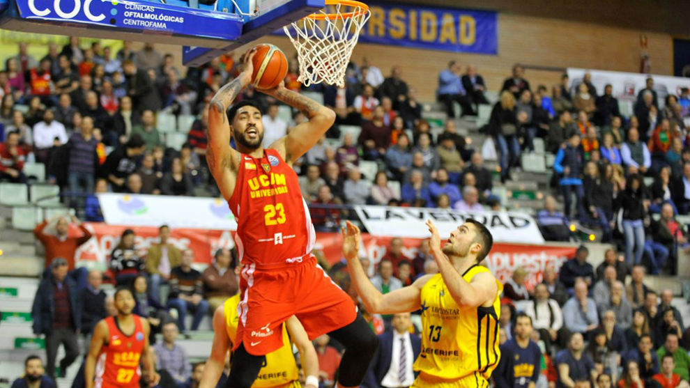 Augusto Lima durante un partido de la FIBA Champions en Murcia