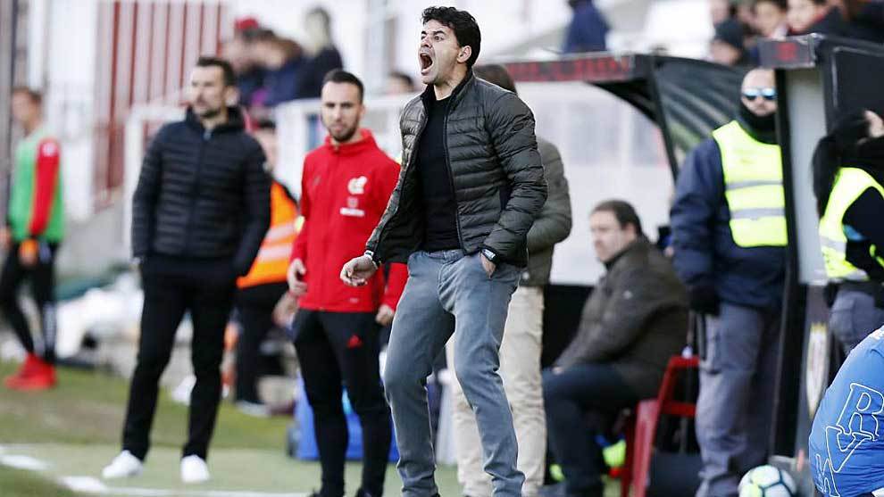 Mchel grita a sus jugadores en un partido reciente en Vallecas