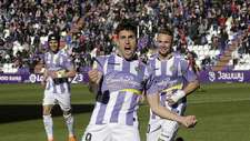 Jaime Mata celebra delante de Ontiveros y Luismi su decisivo gol al...