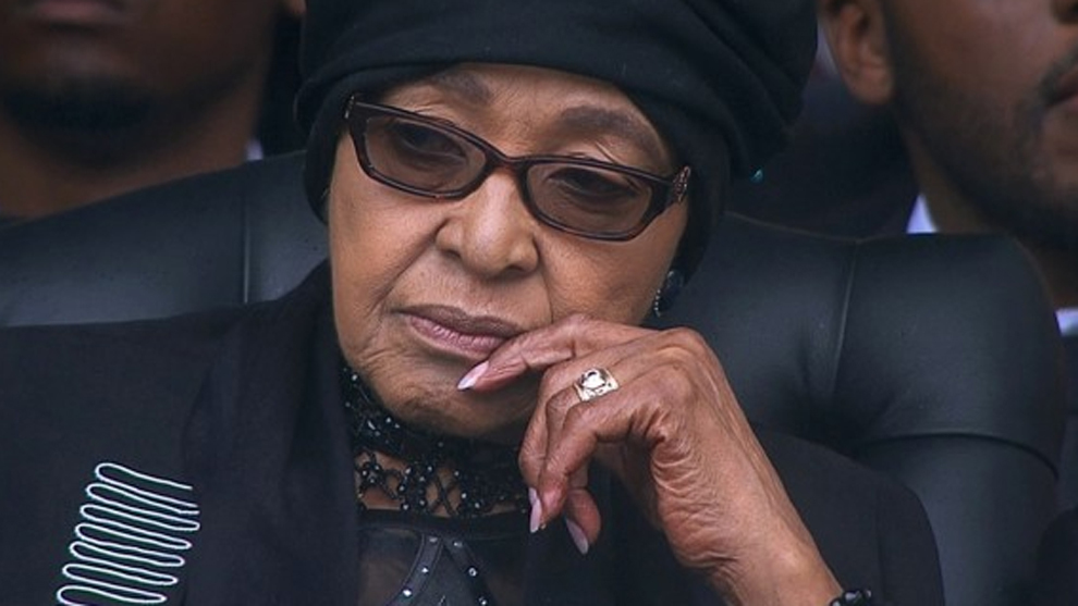 Winnie Mandela en el funeral de Nelson Mandela