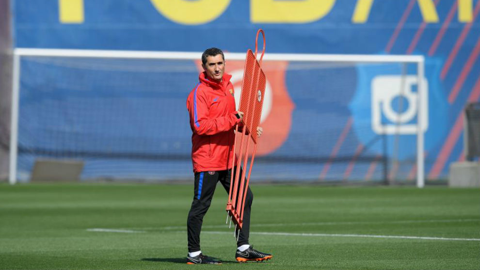 Ernesto Valverde, en el entrenamiento del Barcelona.