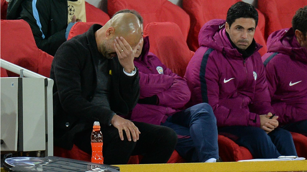 Guardiola se lamenta durante el partido frente al Liverpool.