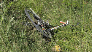 Imagen de archivo de los restos de una bicicleta tras un accidente