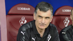 Mendilibar entrenador del Eibar en el partido frente a la Real...