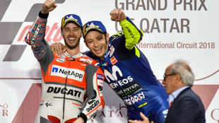 Dovizioso, Rossi y Vito Ippolito, en el podio de Losail.
