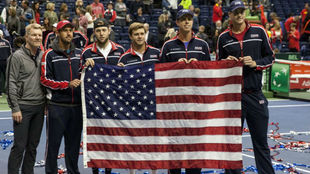 El equipo estadounidense, con su bandera