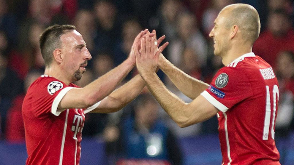 Ribry y Robben celebran el segundo gol del Bayern contra el Sevilla.