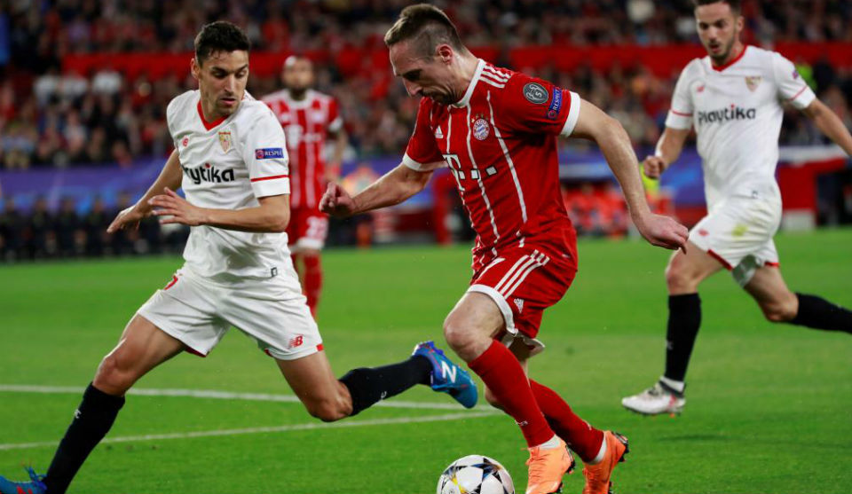 Ribery conduce el baln ante Jess Navas en el Sevilla vs Bayern en...
