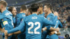 Los jugadores del Madrid celebran el segundo gol de Cristiano en...