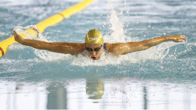 Mireia Belmonte nadando la mariposa en los 400 m estilos.