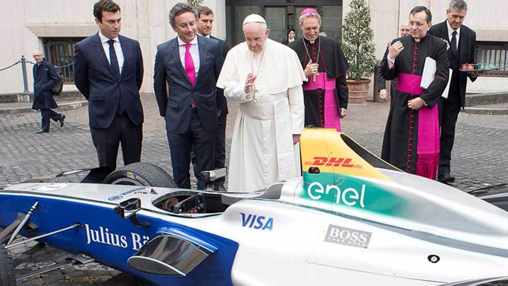 El papa Francisco bendijo un coche de Frmula E, competicin de...