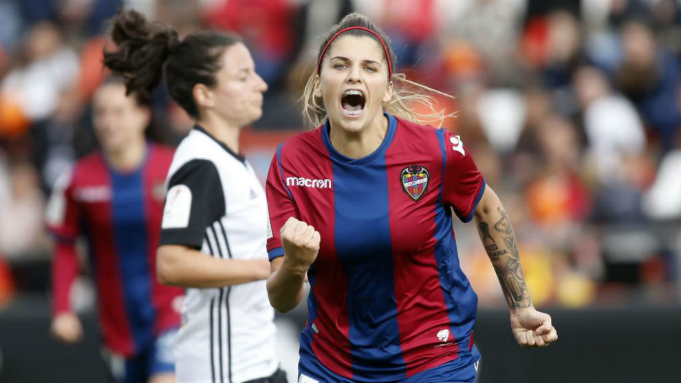 Natalia Ramos celebra un gol en el ltimo derbi valenciano.