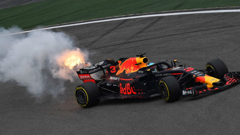Daniel Ricciardo, en el momento del fallo en el motor de su RB14