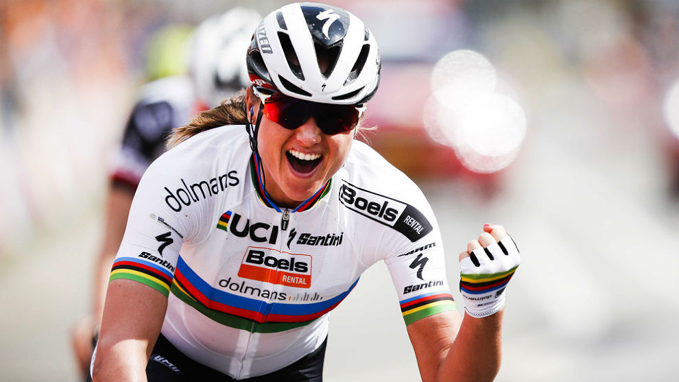 Chantal Blaak, feliz tras conquistar la Amstel Gold Race.