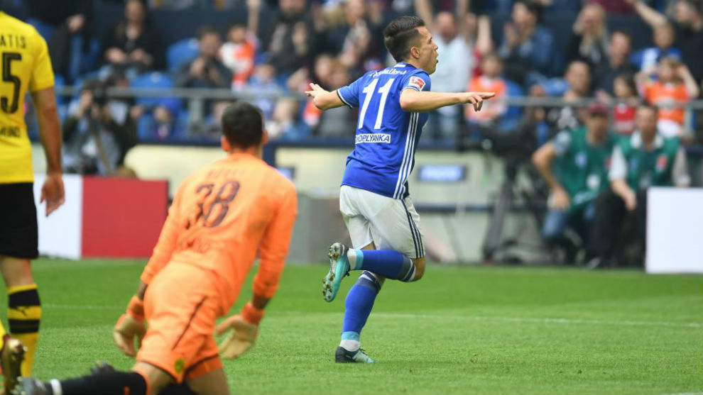 Konoplyanka celebra el primer gol del Schalke.