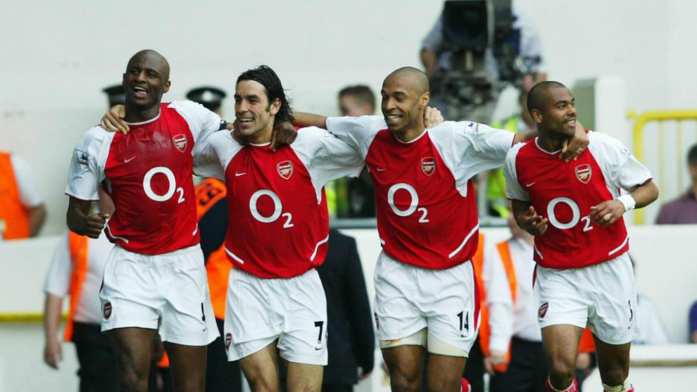 Vieira, Pires, Henry y Cole, integrantes del Arsenal del curso 03-04.