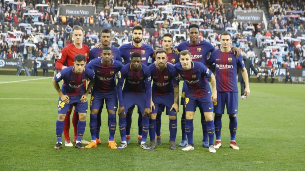 El FC Barcelona posando para la foto de equipo