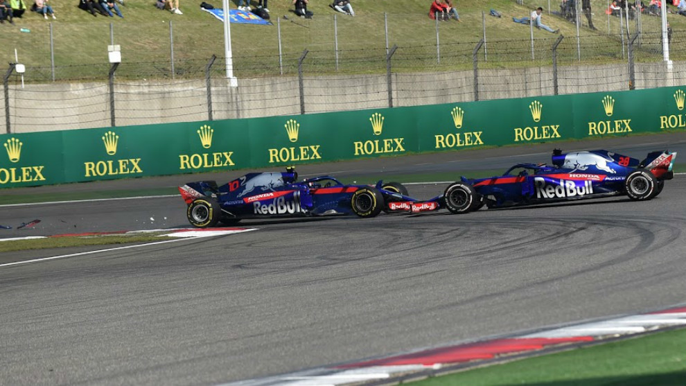 Pierre Gasly y Brendon Hartley, en el momento de su impacto en el GP...