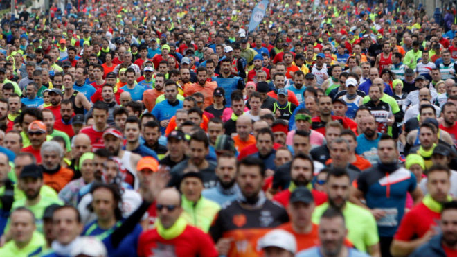 Cientos de corredores disputan un maratn