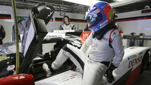 Fernando Alonso, durante un test en Portimao con el Toyota TS050...