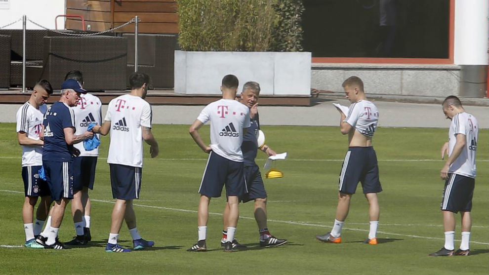 Los jugadores del Bayern, en el entrenamiento de este domingo