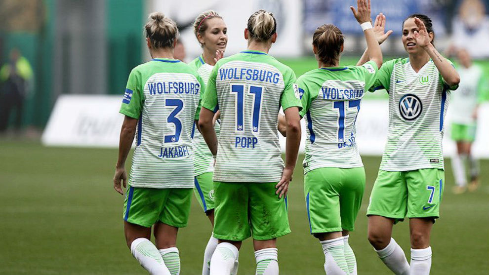 Las jugadoras del Wolfsburgo celebran un gol esta temporada.