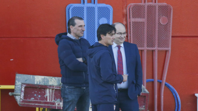 Arias, Montella y Castro, en un entrenamiento del Sevilla.
