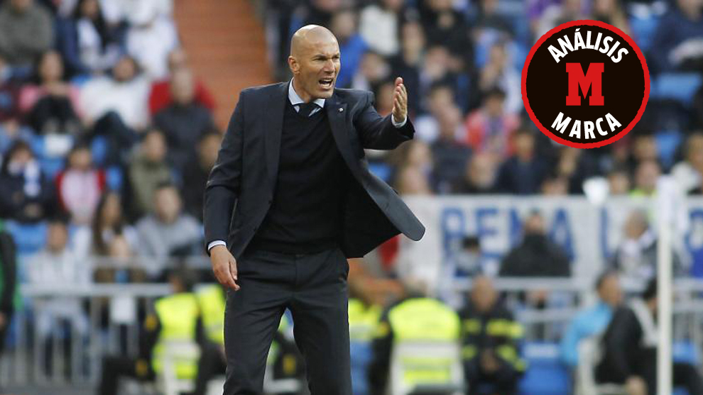 Zidane da instrucciones durante el partido ante el Legans