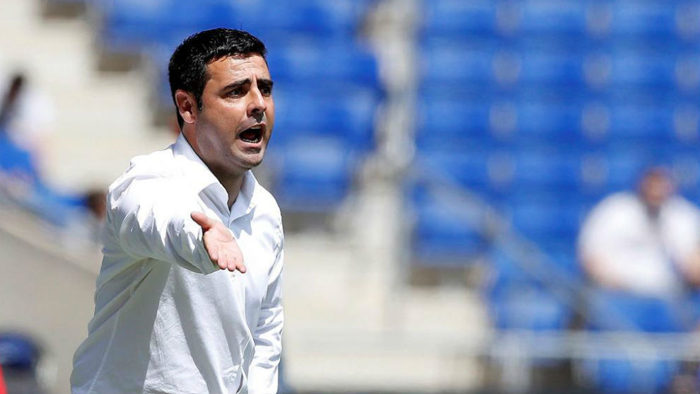 David Gallego da instrucciones durante el encuentro contra Las Palmas