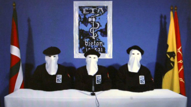 La banda terrorista ETA anuncia su disolucin