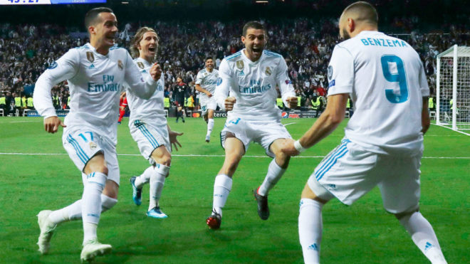 Benzema, celebrando el seguno de los goles.
