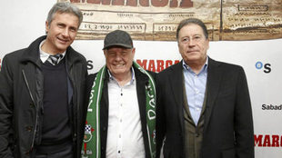 Ratkovic, Marcelino y Antonio Ronsendo (derecha) durante un homenaje...