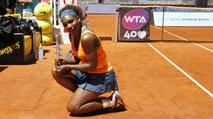 Serena Williams, con el trofeo de campeona en 2013.