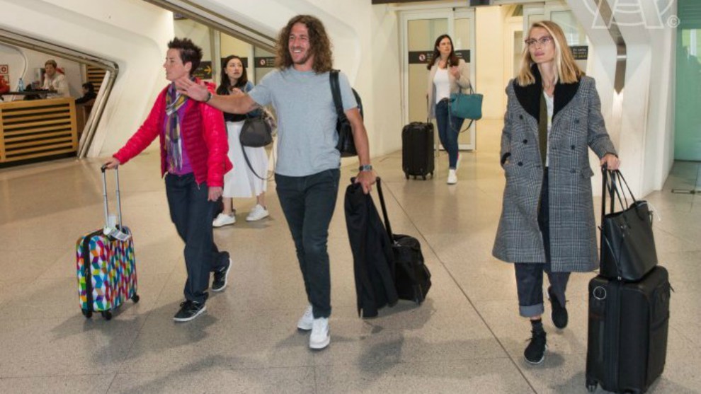 Puyol en su llegada al aeropuerto
