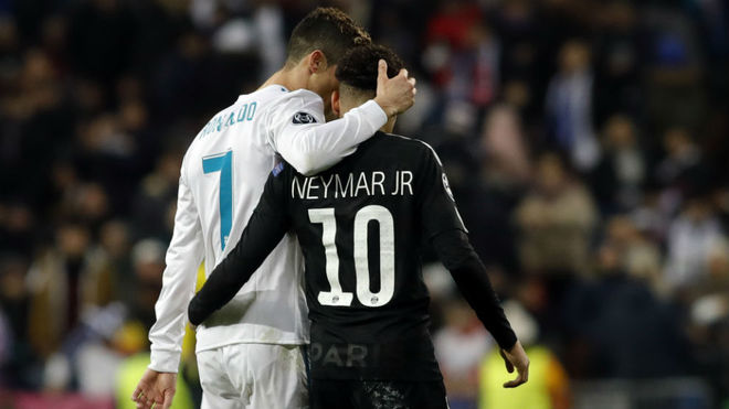 Ronaldo y Neymar, abrazados en el Beranbu.