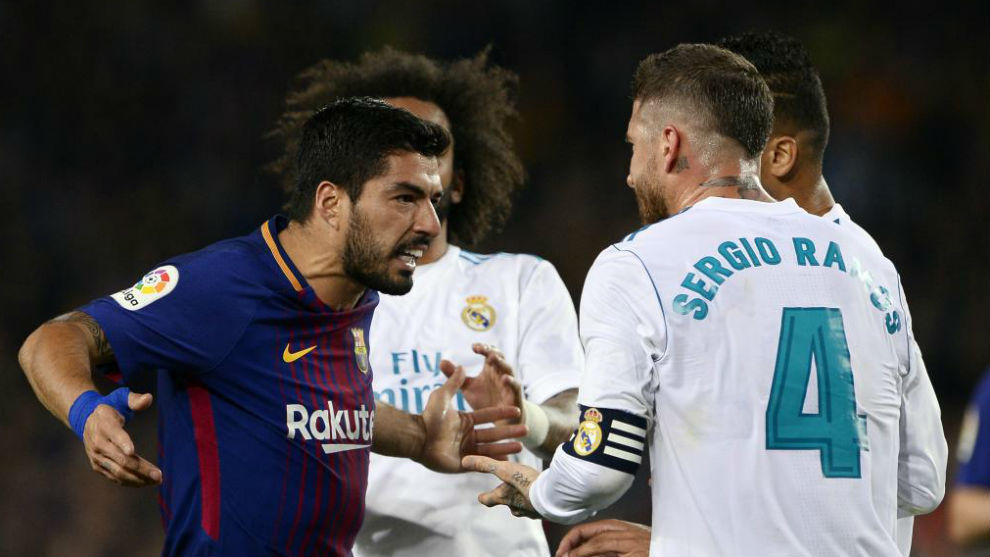 Luis Suárez discute con Sergio Ramos