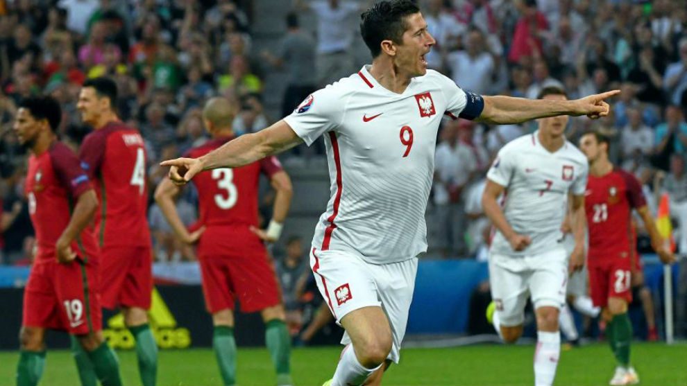 Lewandowski celebra un gol ante Portugal
