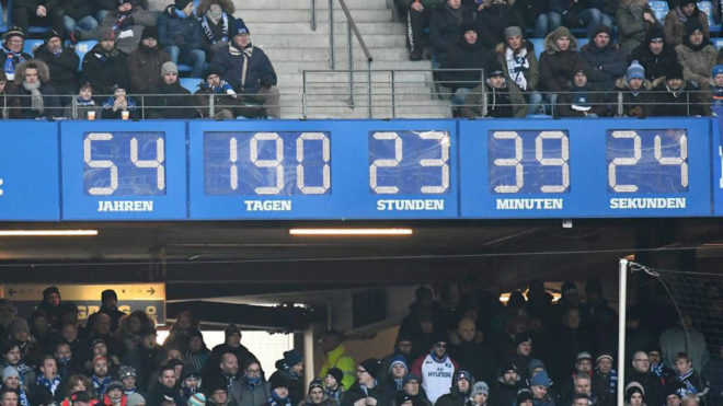 Imagen del reloj del Volksparkstadion que marca el tiempo que lleva el...