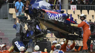 El Toro Rosso de Hartley, se parte tras el accidente de ayer en los...