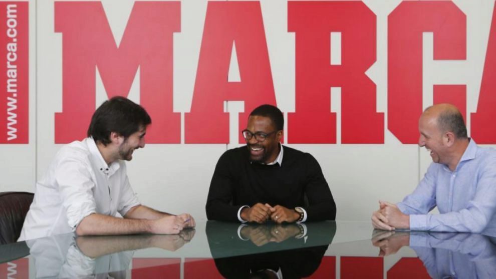 Alberto Benítez (Responsable de redes sociales de MARCA), a la izquierda, junto con Brandon Gayle (Responsable de deportes en Instagram) y Gerardo Riquelme (Subdirector de MARCA)