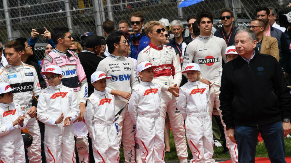 Jean Todt, presidente de la FIA, y varios pilotos, durante la...